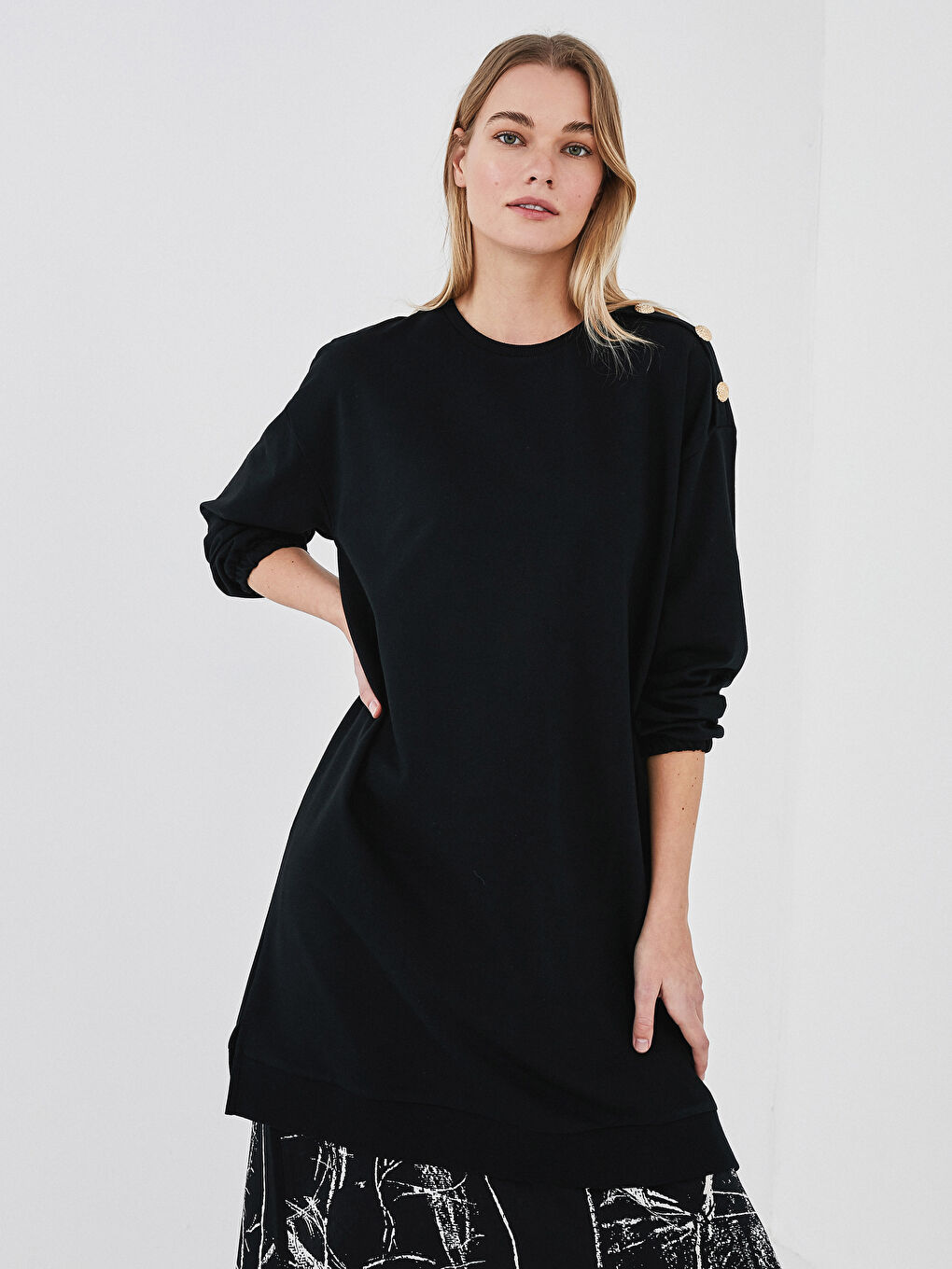 Siyah Bisiklet Yaka Düz Uzun Kollu Kadın Sweatshirt Tunik