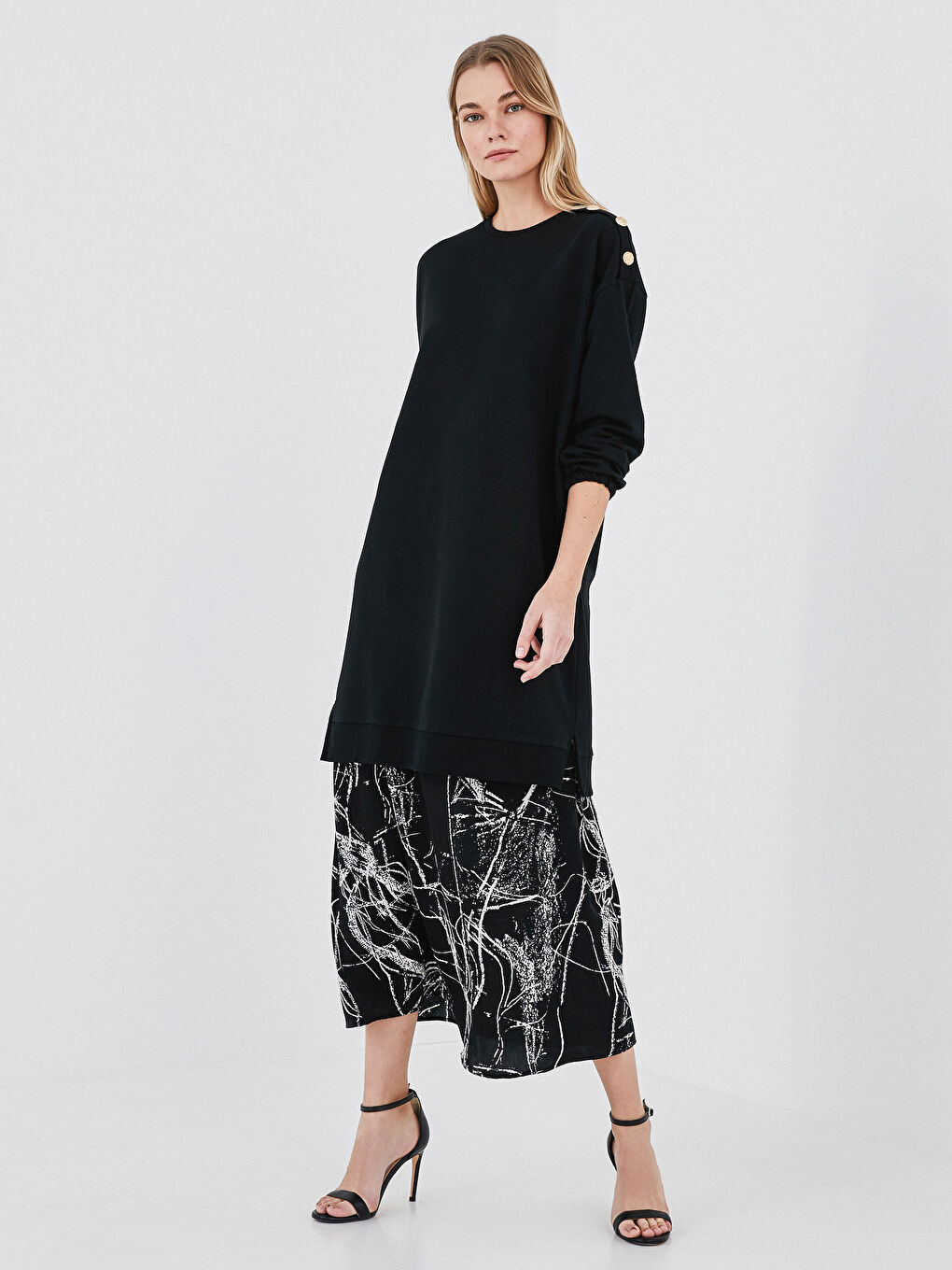 Siyah Bisiklet Yaka Düz Uzun Kollu Kadın Sweatshirt Tunik-3