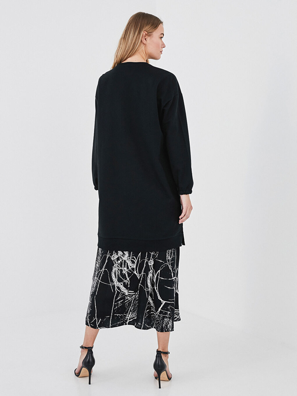 Siyah Bisiklet Yaka Düz Uzun Kollu Kadın Sweatshirt Tunik-4