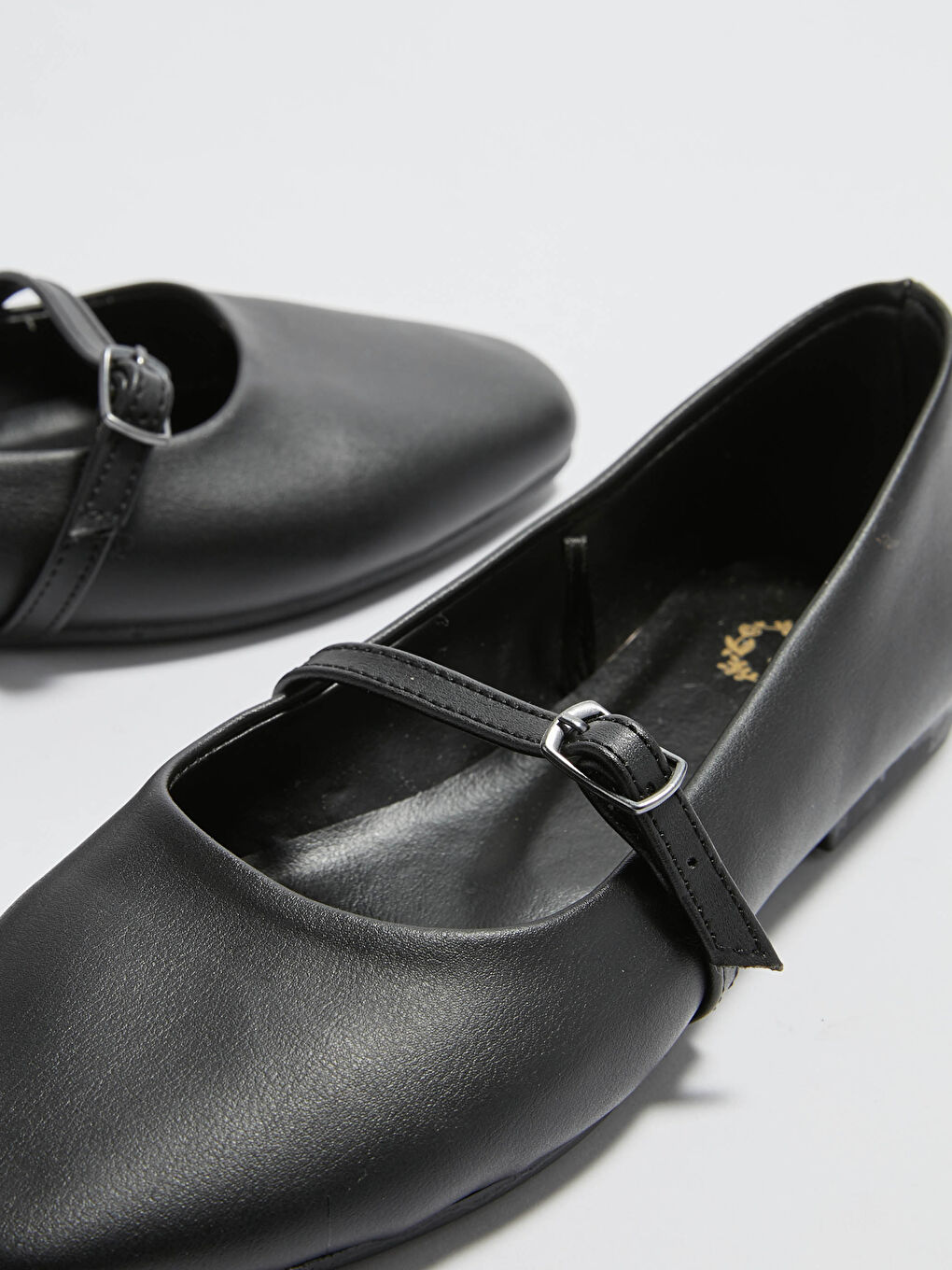 Siyah Kadın Deri Görünümlü Babet Ayakkabı-2