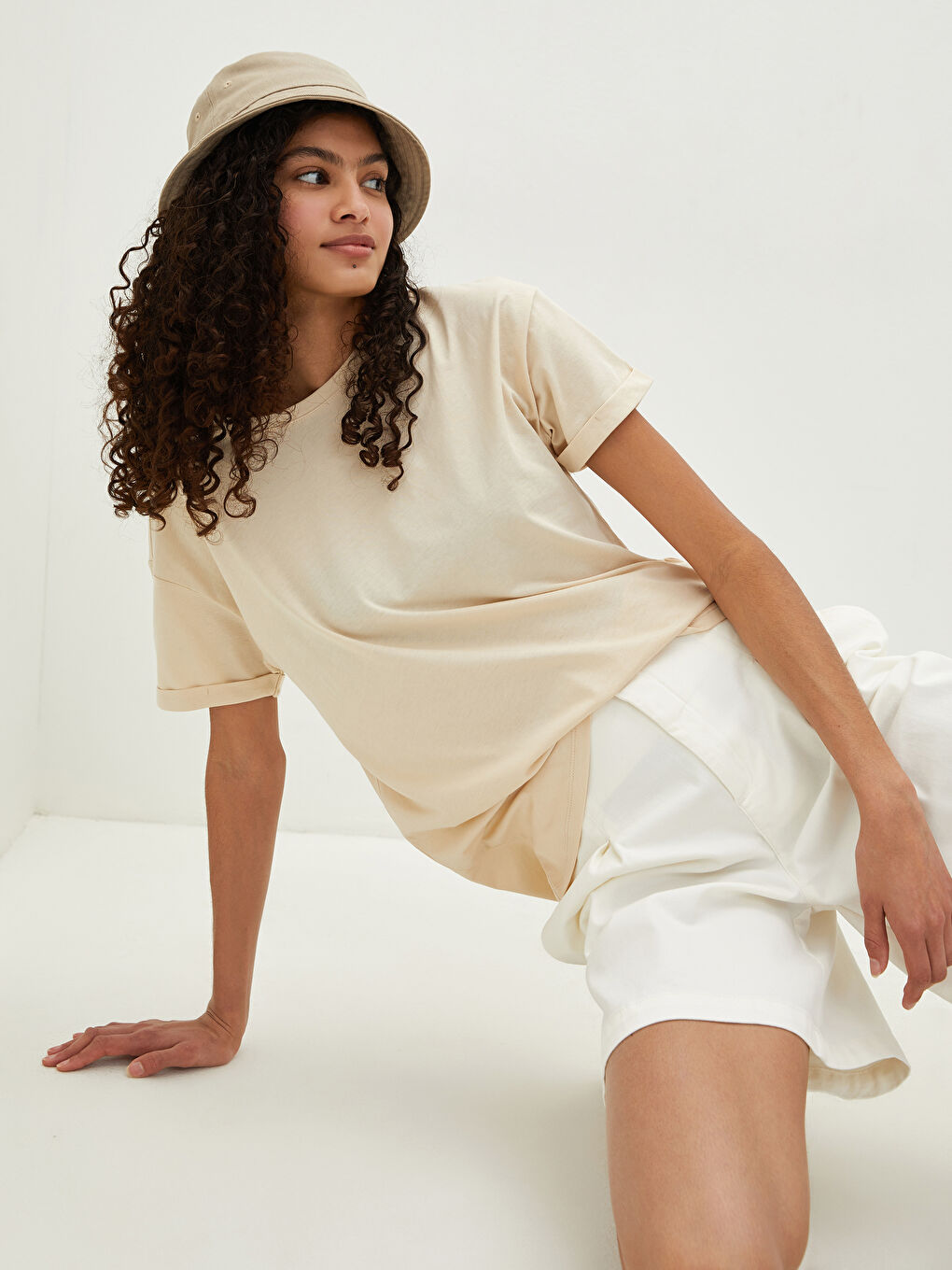 Bej Bisiklet Yaka Düz Kısa Kollu Pamuklu Kadın Tişört