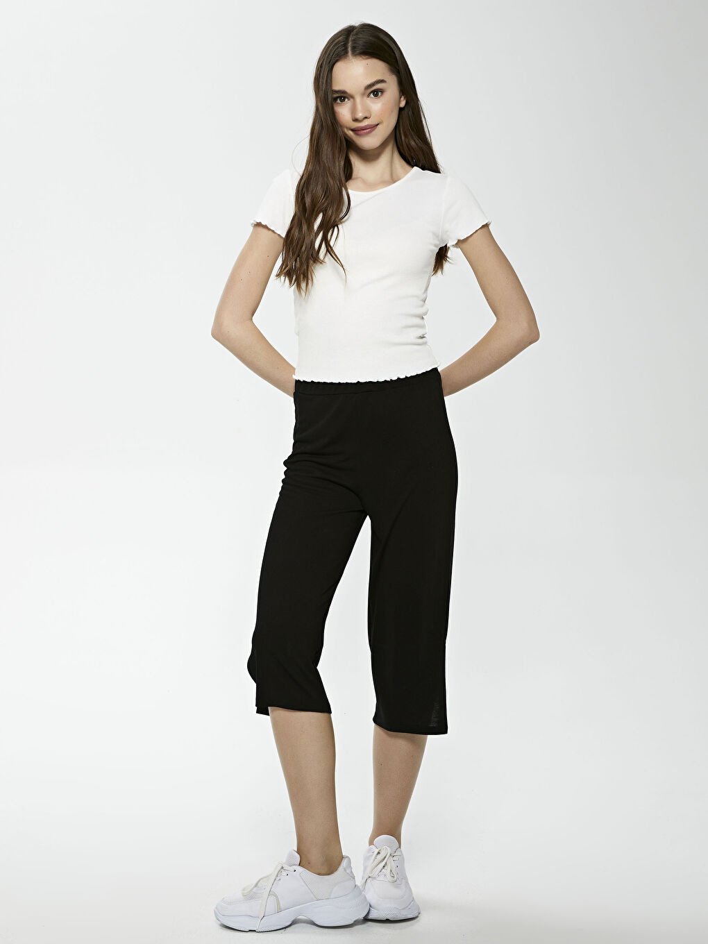 Elastic Waist Flat Slit Detailed Women's Capri-1