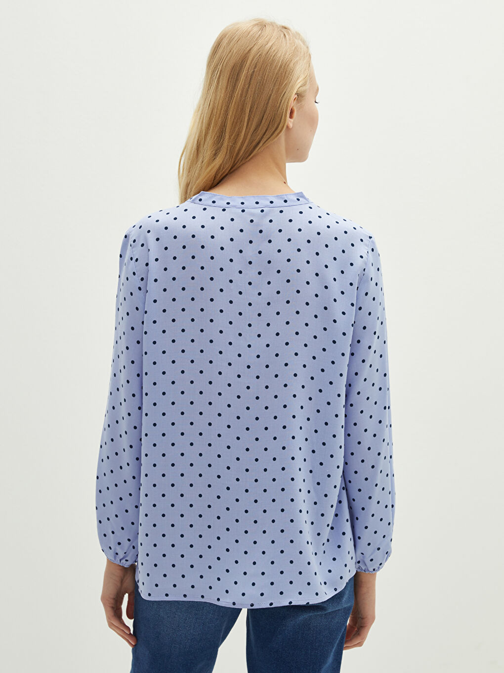 Mavi Bağlamalı Yaka Puantiyeli Uzun Kollu Viskon Kadın Bluz-5