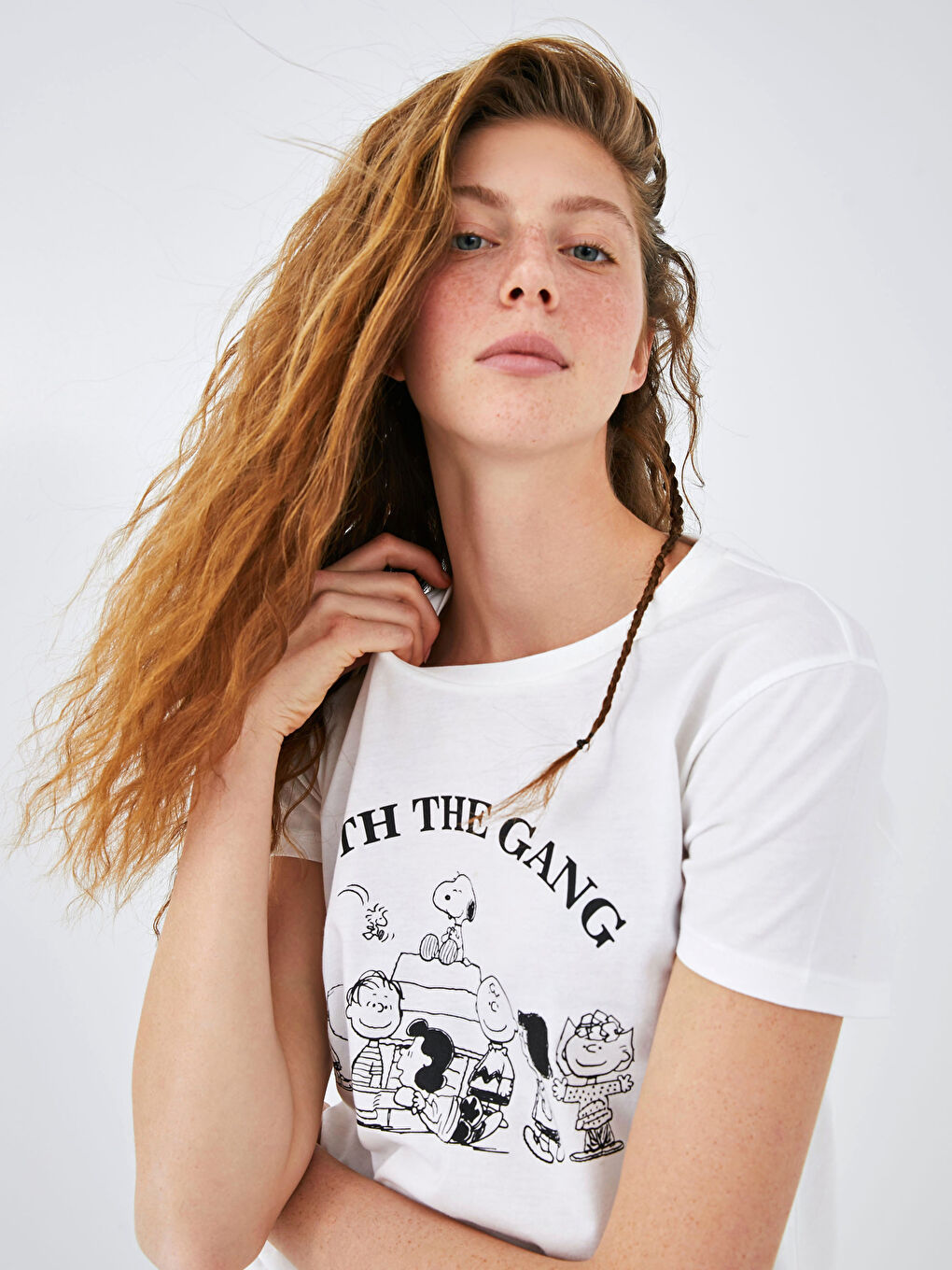 Ekru Bisiklet Yaka Snoopy Baskılı Kısa Kollu Pamuklu Kadın Tişört