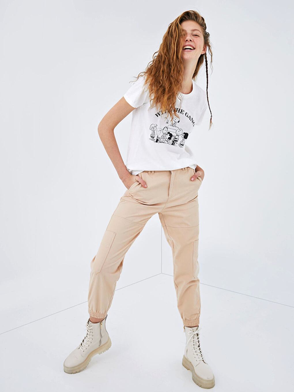 Ekru Bisiklet Yaka Snoopy Baskılı Kısa Kollu Pamuklu Kadın Tişört-6