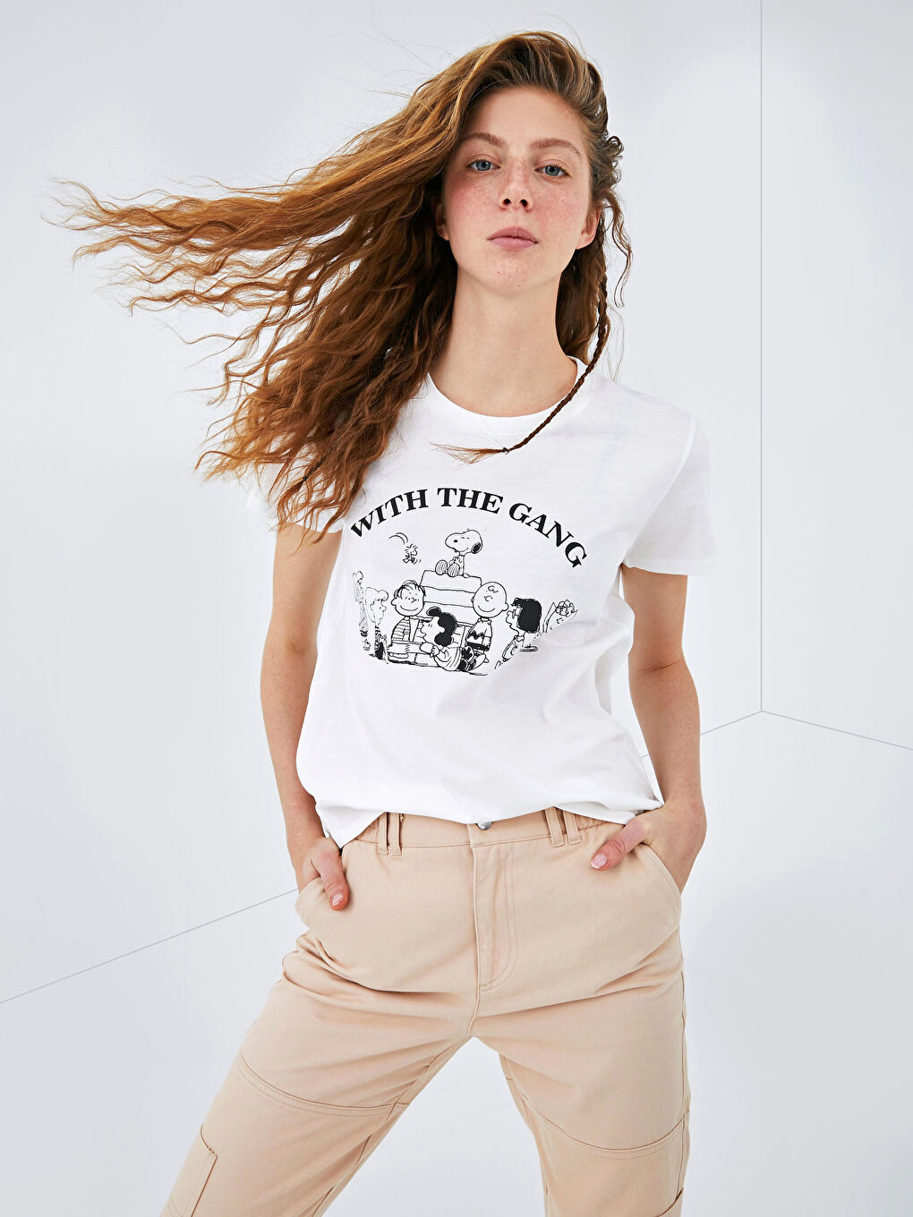 Ekru Bisiklet Yaka Snoopy Baskılı Kısa Kollu Pamuklu Kadın Tişört-9