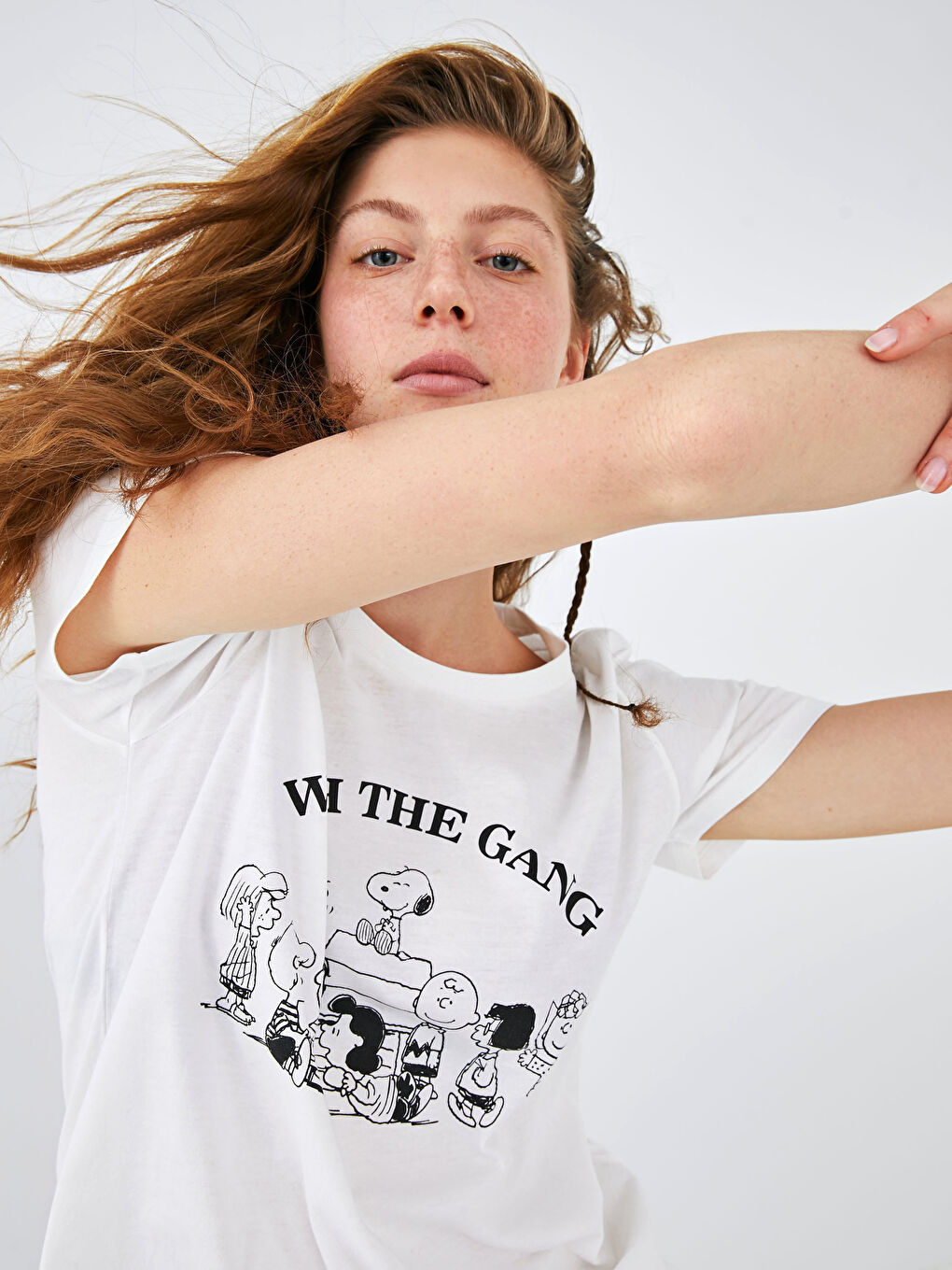 Ekru Bisiklet Yaka Snoopy Baskılı Kısa Kollu Pamuklu Kadın Tişört-2