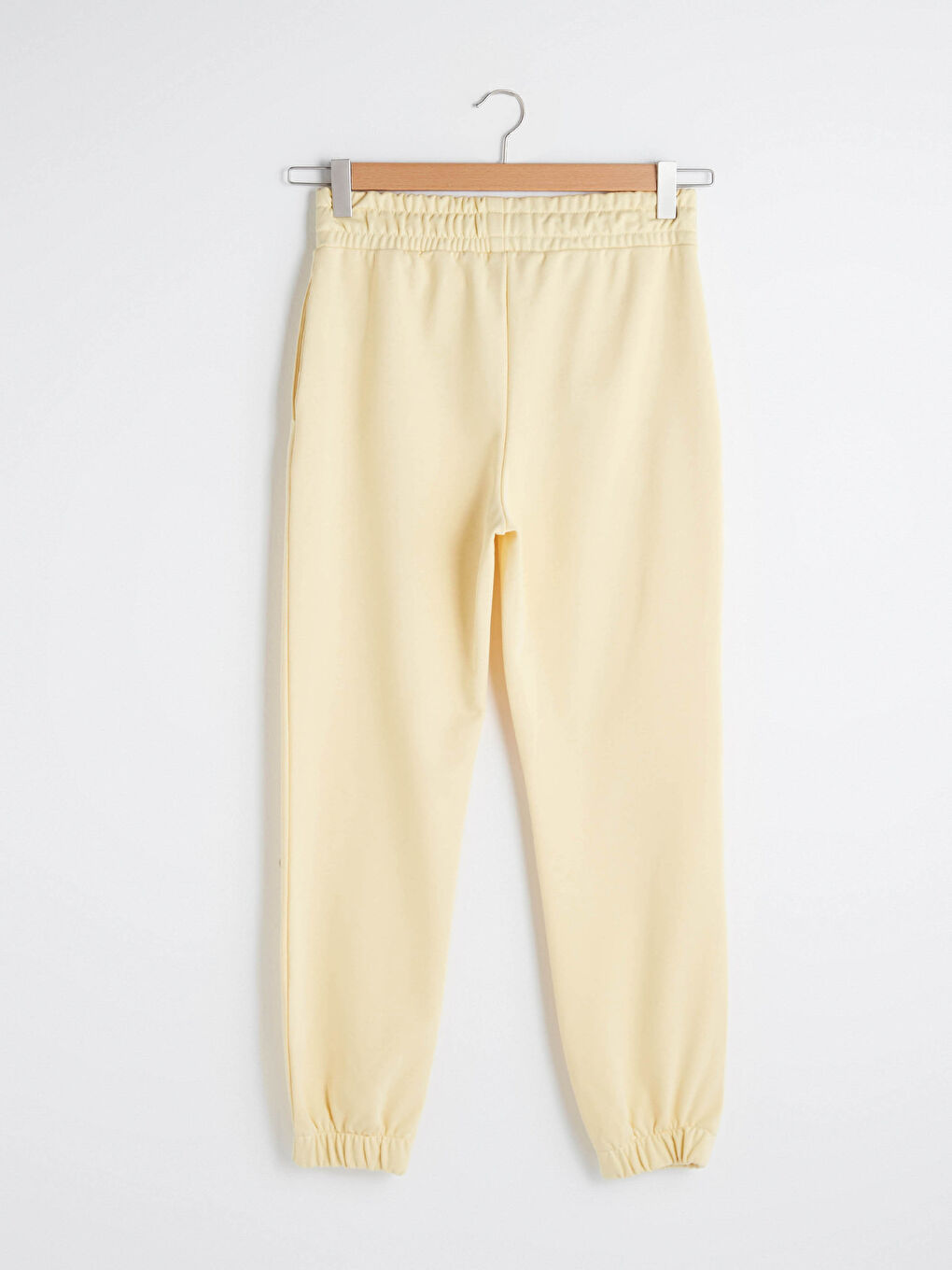 Женские спортивные штаны-джоггеры с удобной посадкой, вышивкой и резинкой на талии-5