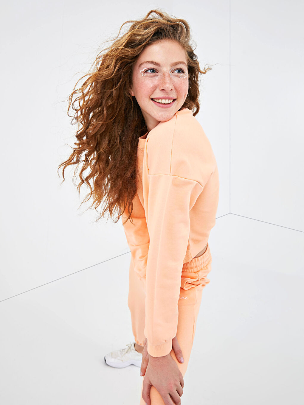 Mercan Bisiklet Yaka Nakışlı Uzun Kollu Kadın Sweatshirt-2