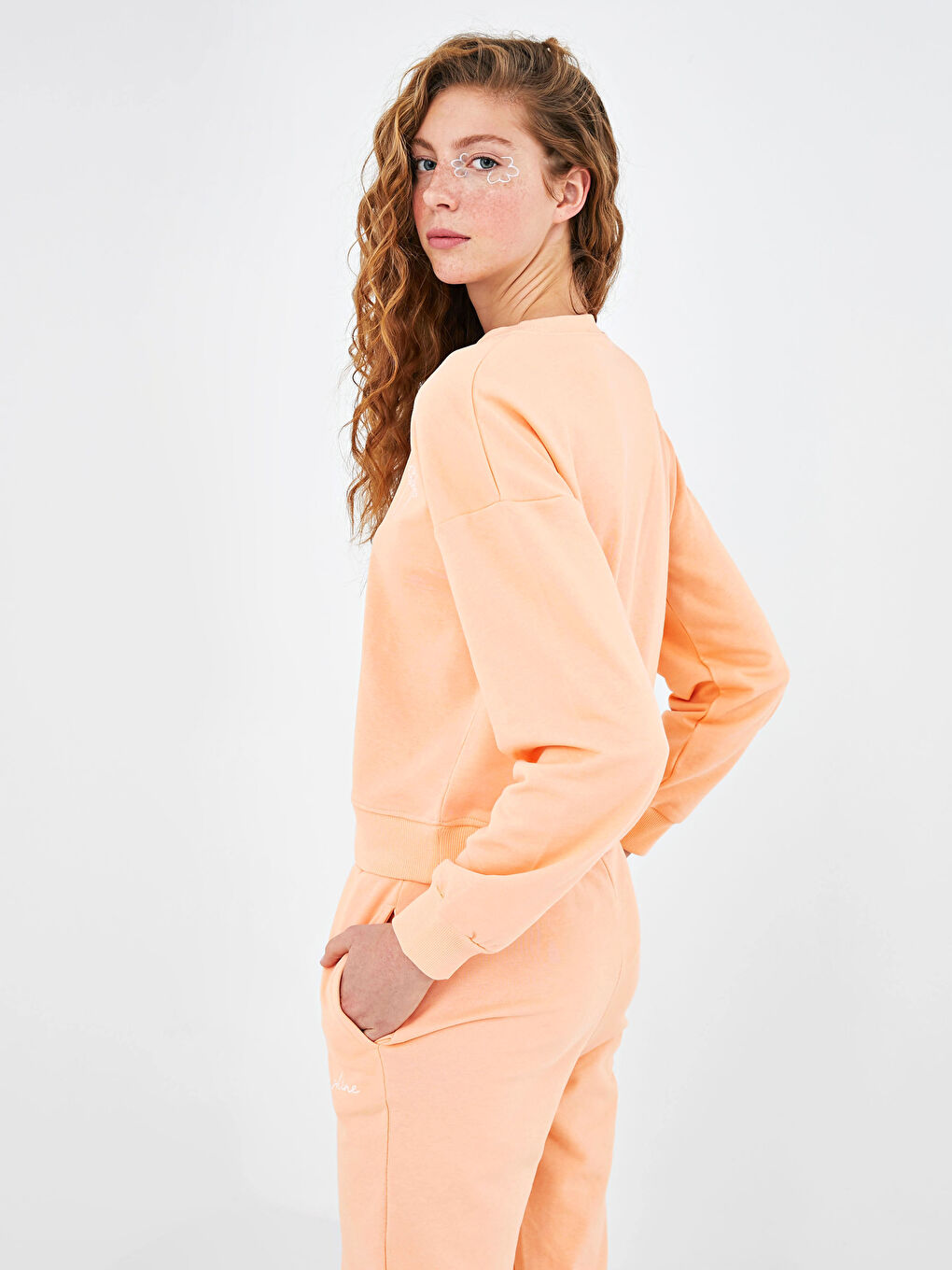 Mercan Bisiklet Yaka Nakışlı Uzun Kollu Kadın Sweatshirt