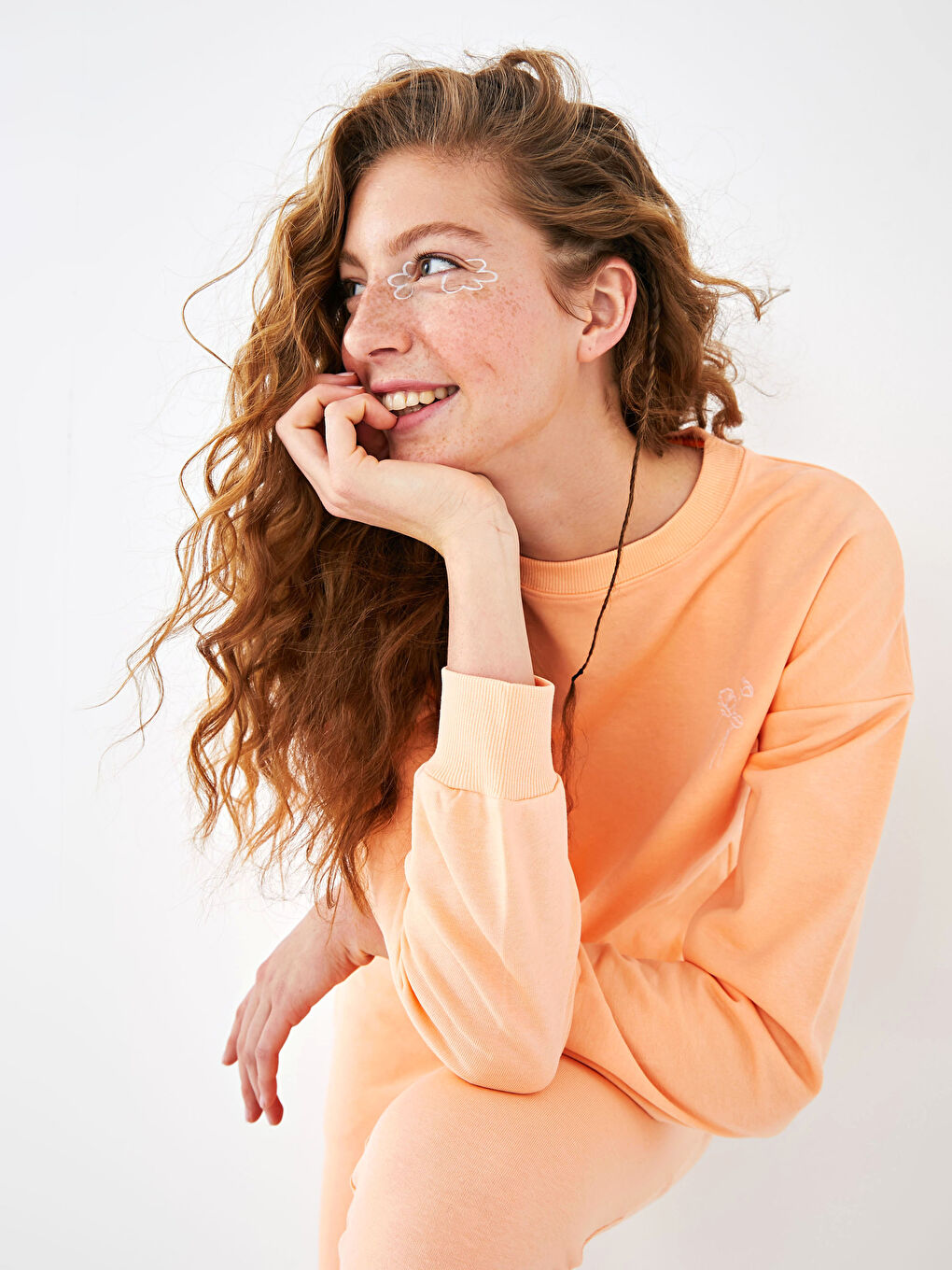 Mercan Bisiklet Yaka Nakışlı Uzun Kollu Kadın Sweatshirt-1