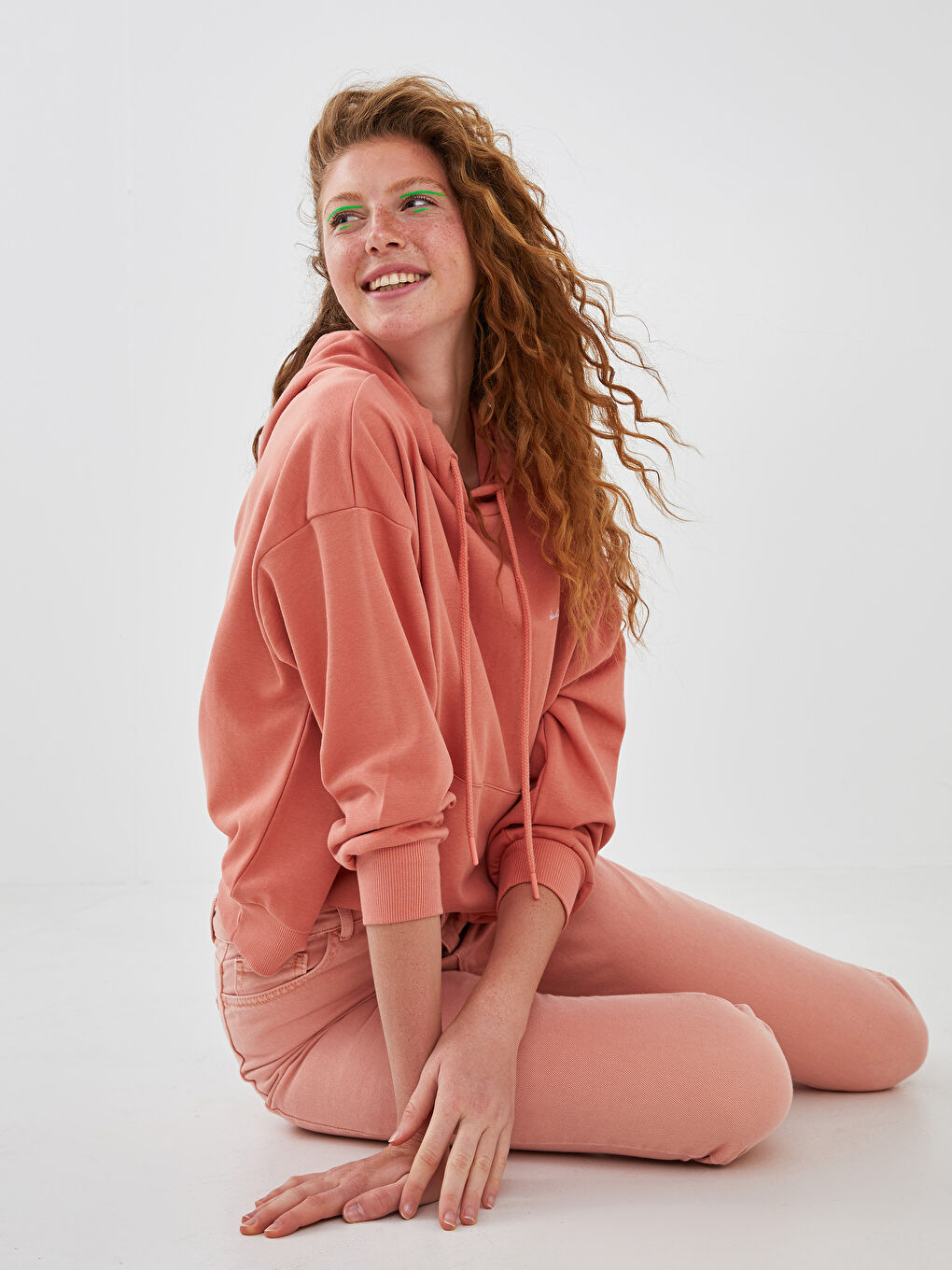 Pembe Nakışlı Uzun Kollu Oversize Kadın Hoodie-3