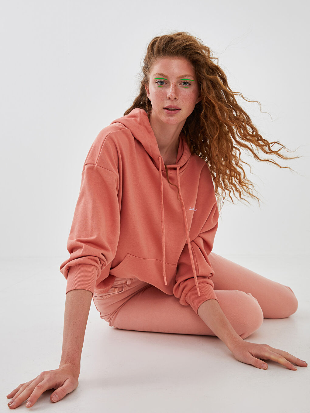 Pembe Nakışlı Uzun Kollu Oversize Kadın Hoodie-4