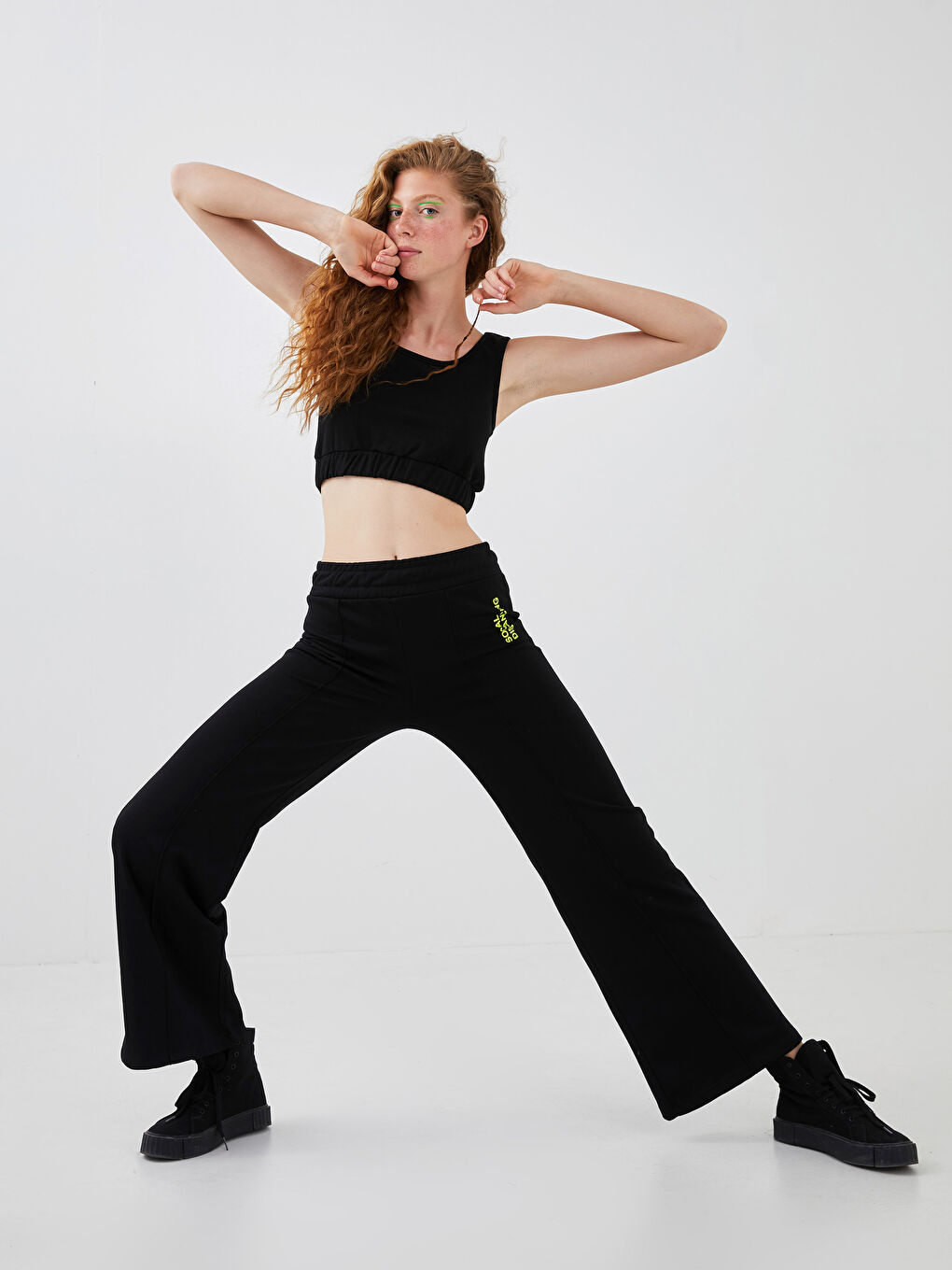 Siyah U Yaka Askılı Crop Kadın Atlet-4