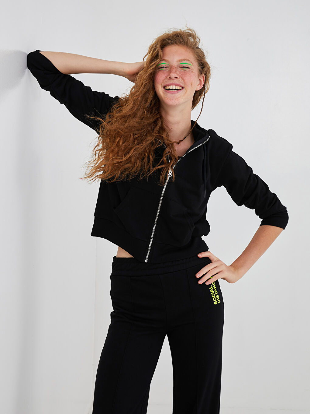 Siyah Kapüşon Yaka Düz Uzun Kollu Kadın Hırka-3