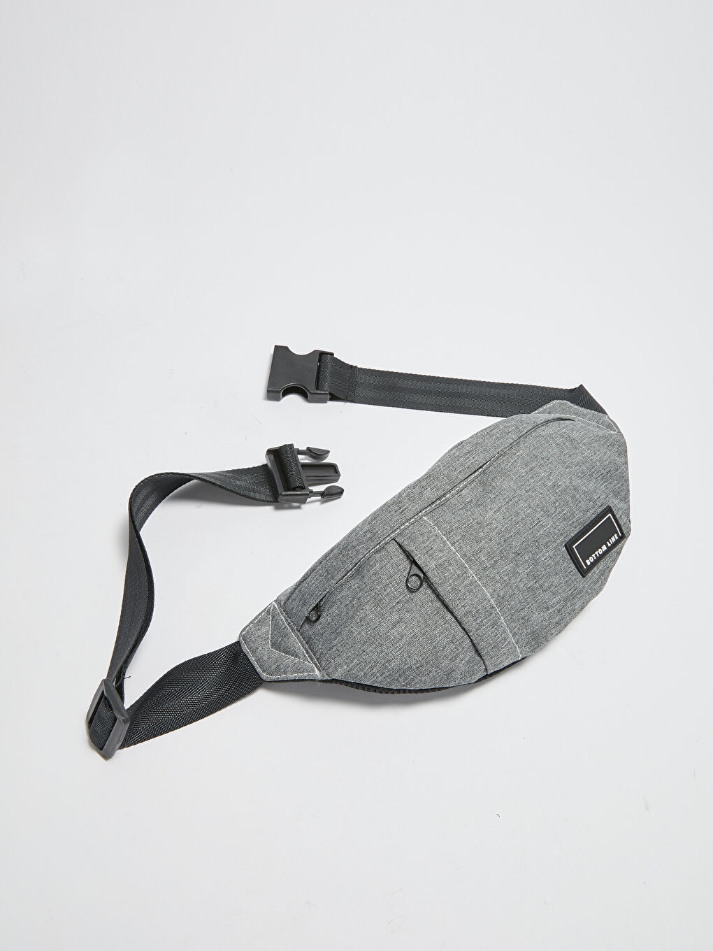 Gri Etiket Detaylı Erkek Bel Çantası-2