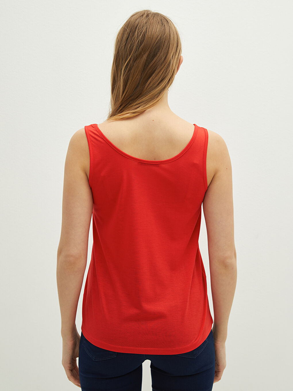 Kırmızı U Yaka Düz Askılı Kadın Atlet-4