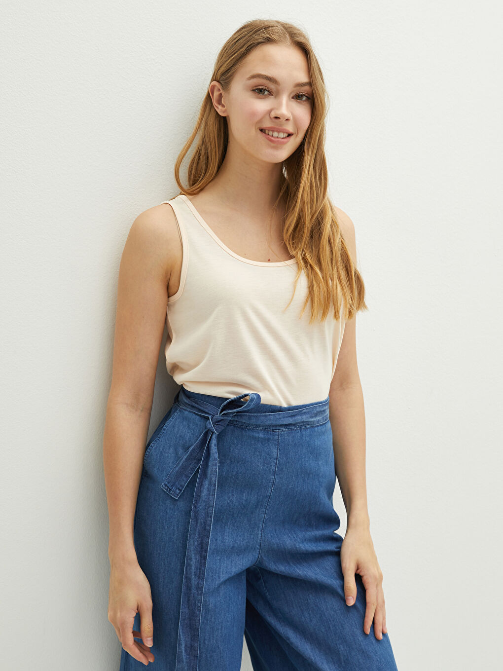 U Neck Plain Strappy Women's Tank Top