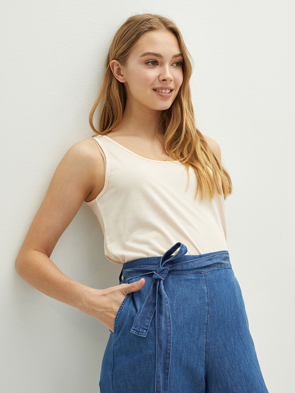 U Neck Plain Strappy Women's Tank Top-1