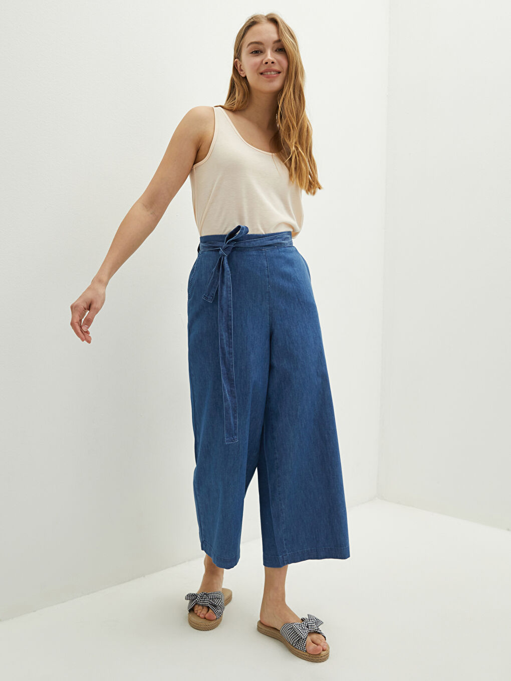 U Neck Plain Strappy Women's Tank Top-2