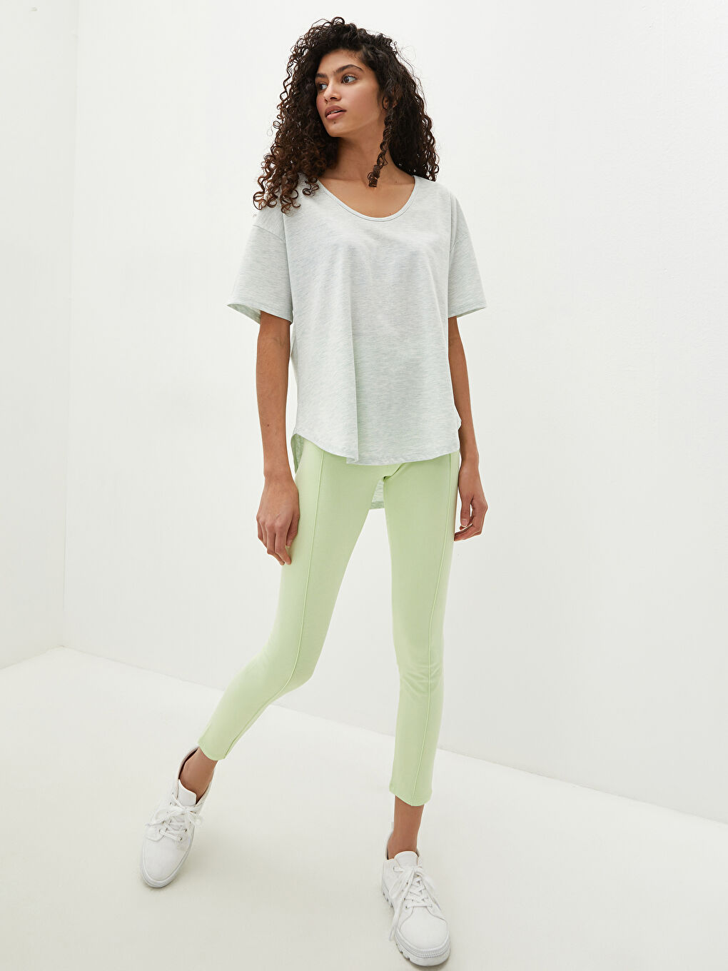 Yeşil U Yaka Düz Kısa Kollu Kadın Tişört-1