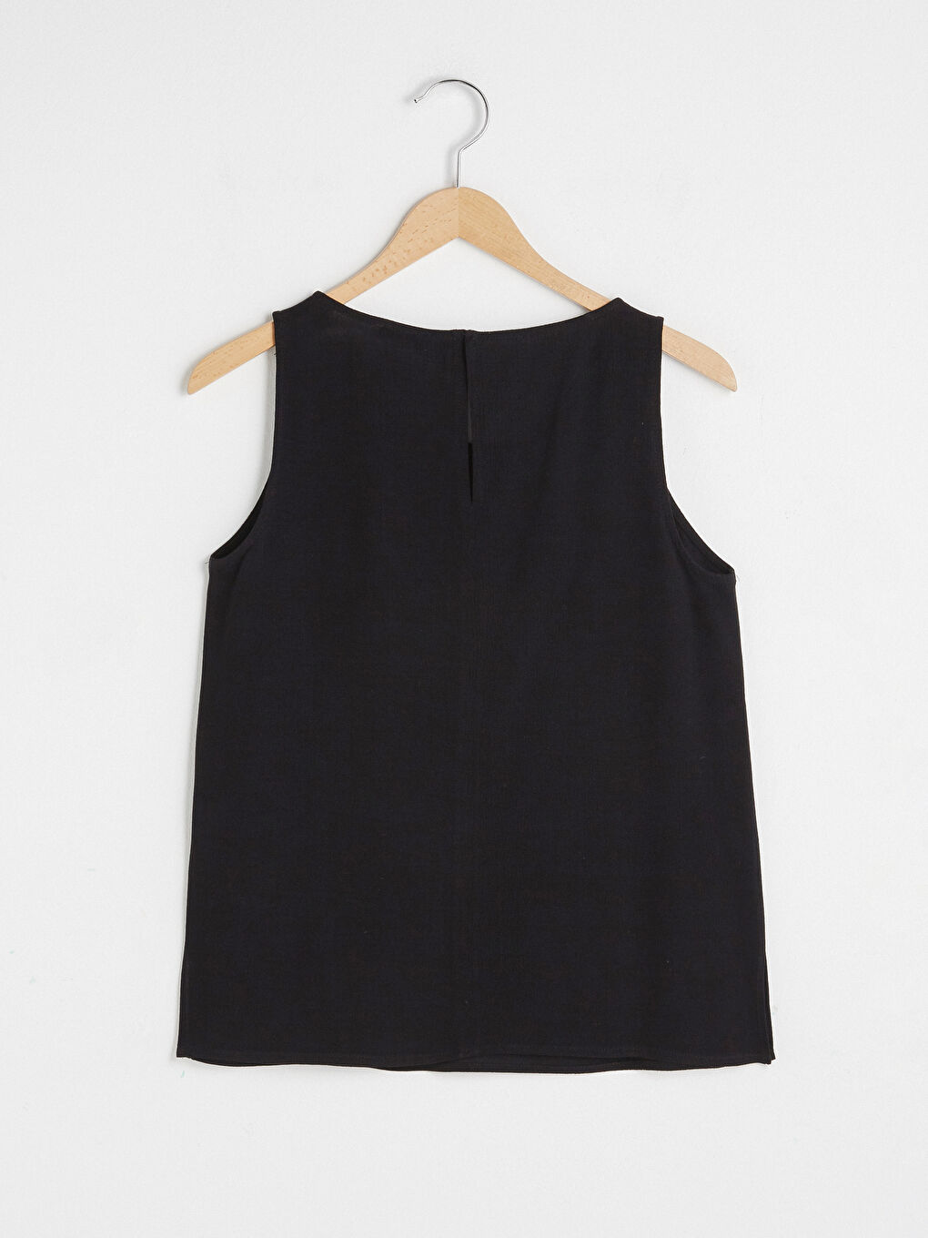 Siyah Bisiklet Yaka Düz Askılı Krinkle Kumaş Kadın Bluz-5