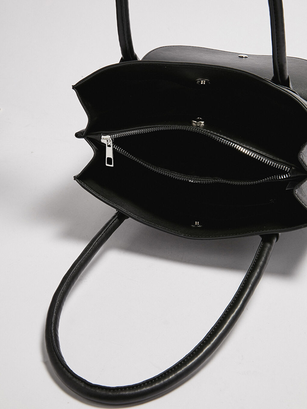 Siyah Deri Görünümlü Kadın Kol Çantası-4