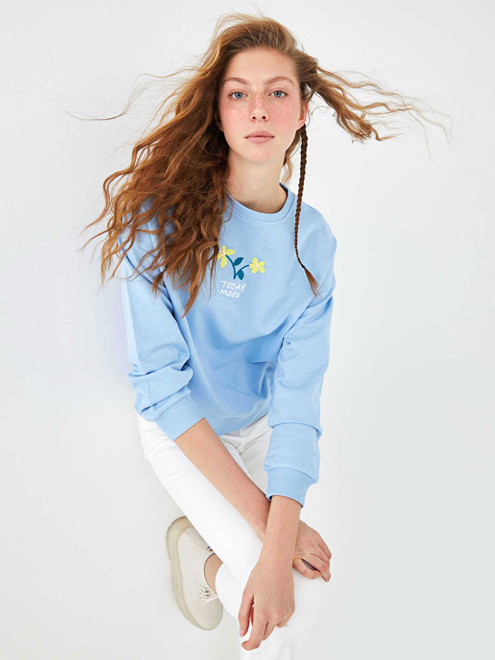 Mavi Bisiklet Yaka Nakışlı Uzun Kollu Kadın Sweatshirt