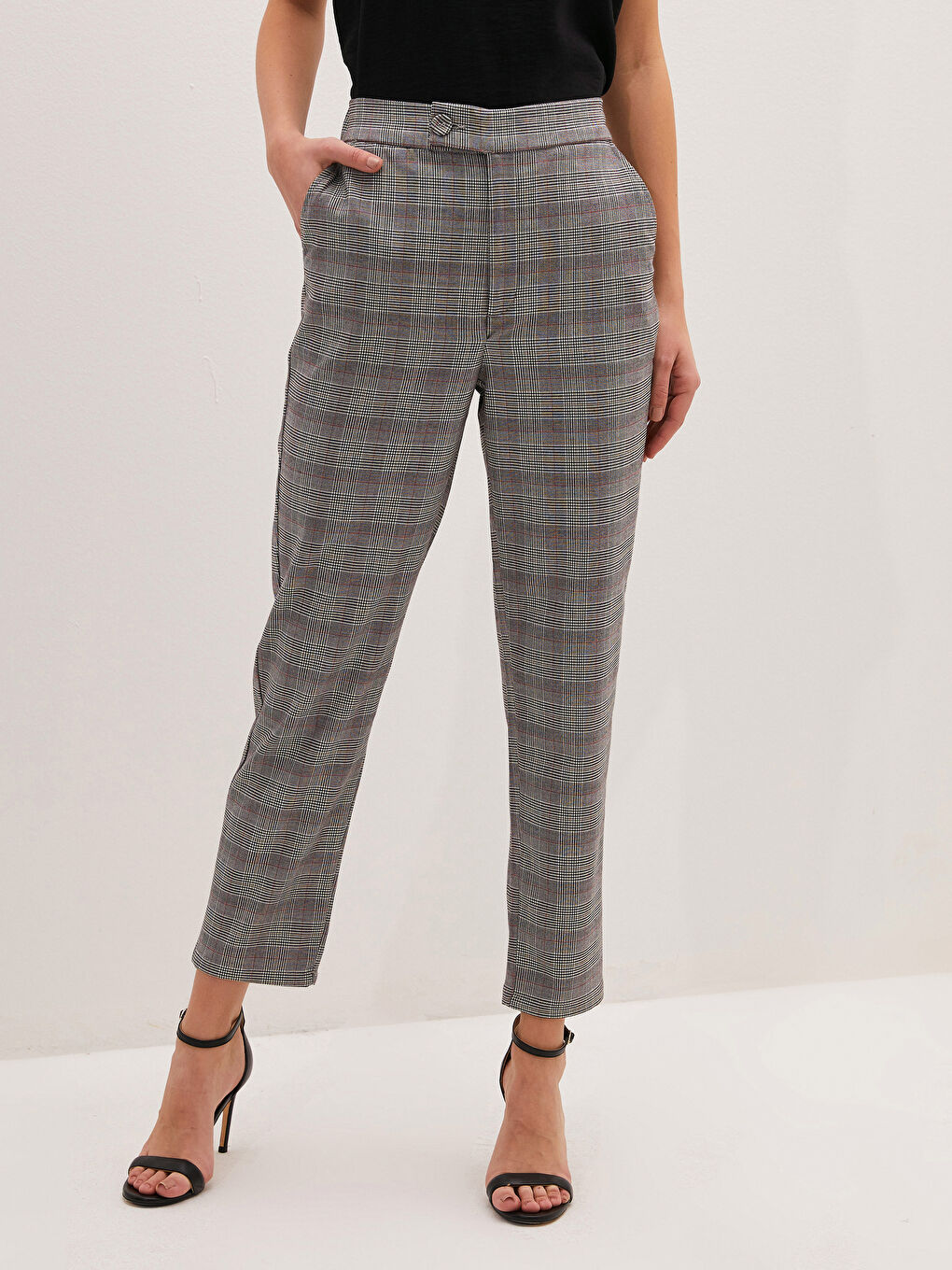 Elastic Waist Plaid Pocket Detailed Women's Trousers-3