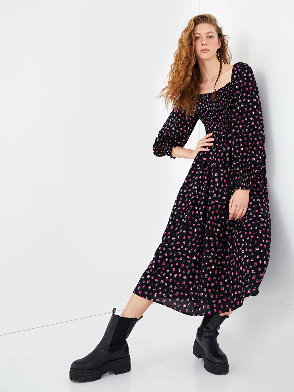 Siyah Kare Yaka Çiçek Baskılı Uzun Kollu Viskon Kadın Elbise-1