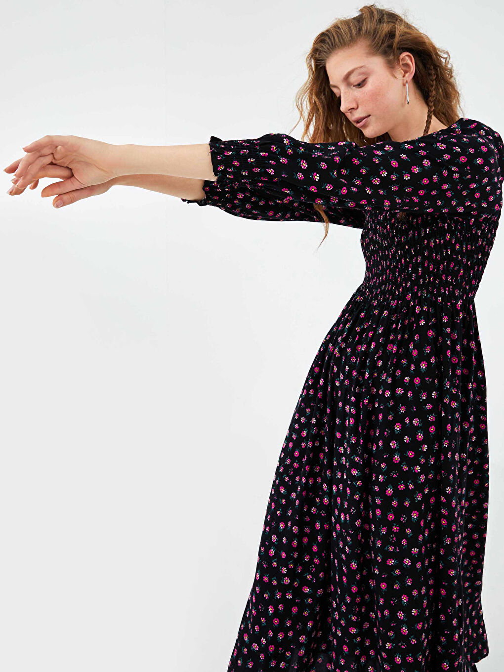 Siyah Kare Yaka Çiçek Baskılı Uzun Kollu Viskon Kadın Elbise-4