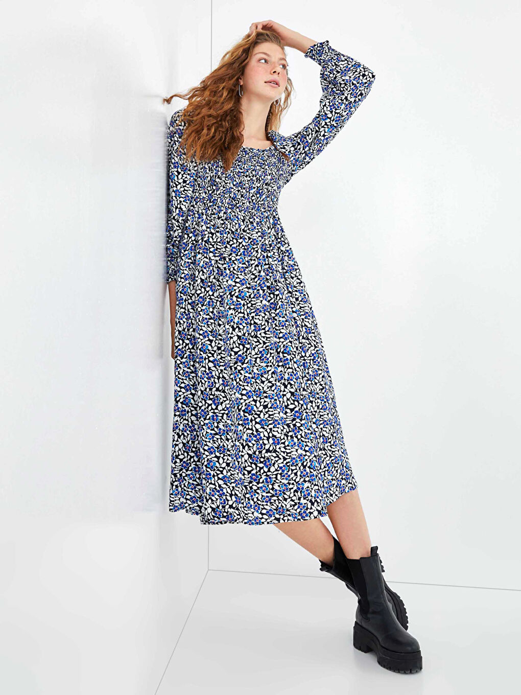 Mavi Kare Yaka Çiçek Baskılı Uzun Kollu Viskon Kadın Elbise