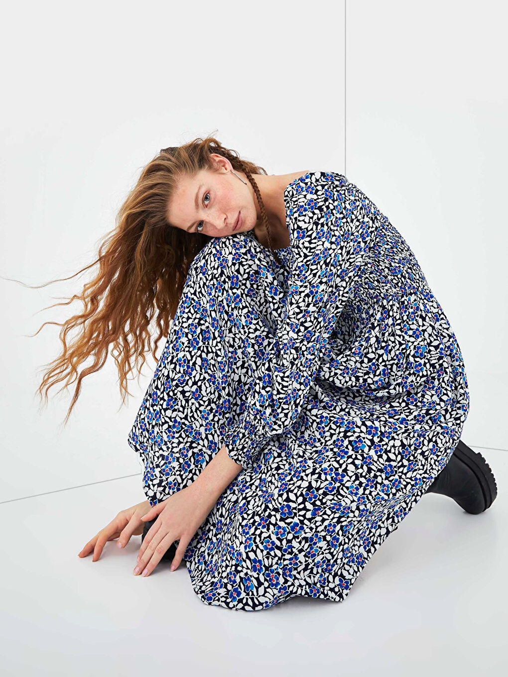 Mavi Kare Yaka Çiçek Baskılı Uzun Kollu Viskon Kadın Elbise-1