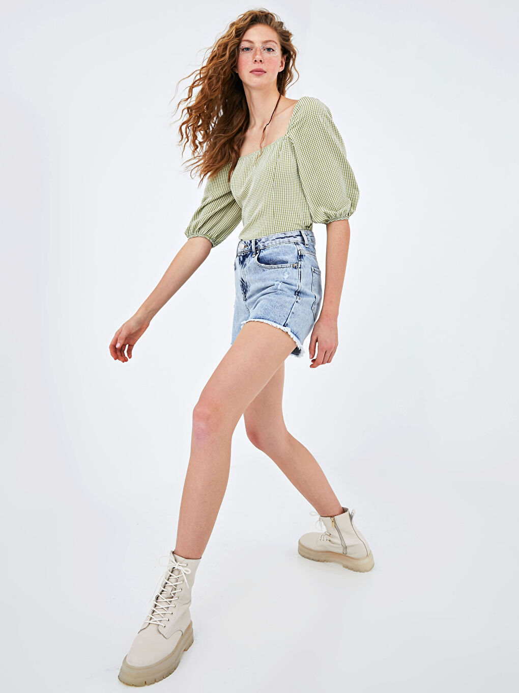 Mavi Cep Detaylı Mom Fit Kadın Jean Şort-2