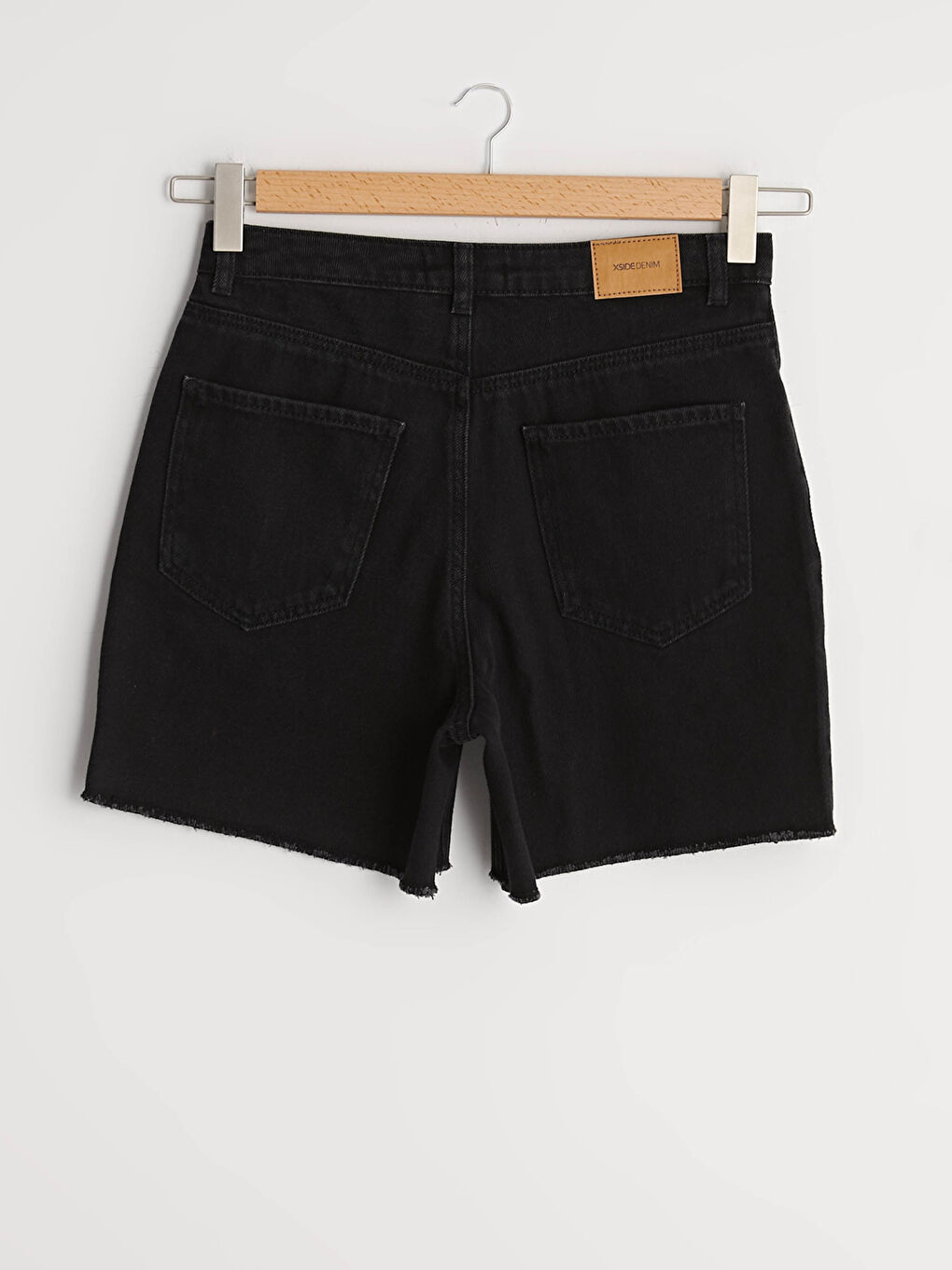 شورت جينز للسيدات بتفاصيل جيوب بقصة عادية-7