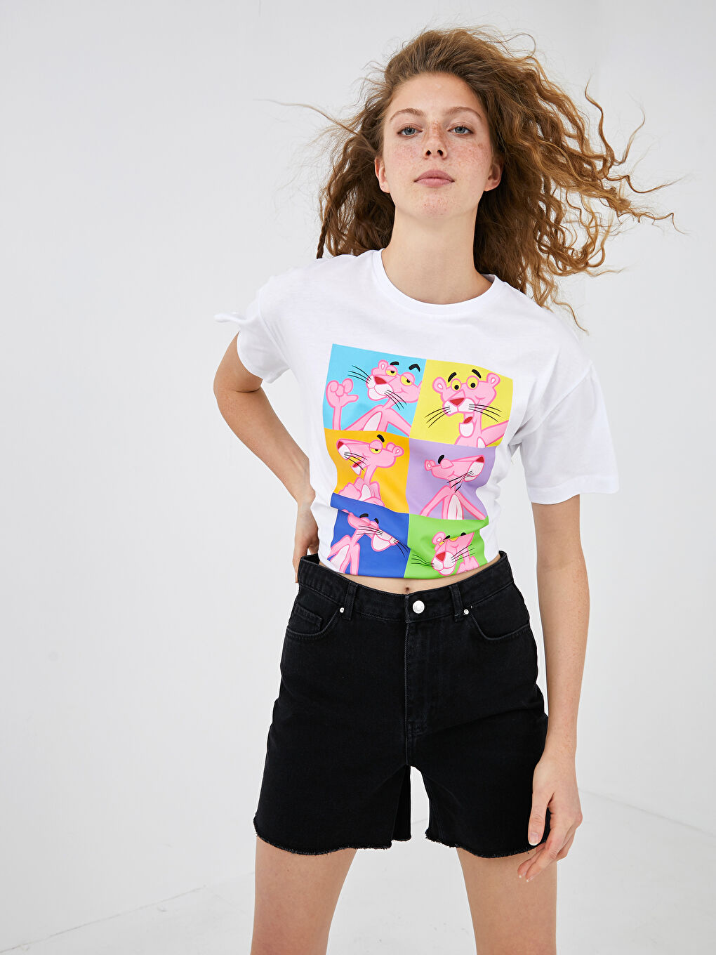 شورت جينز للسيدات بتفاصيل جيوب بقصة عادية-4