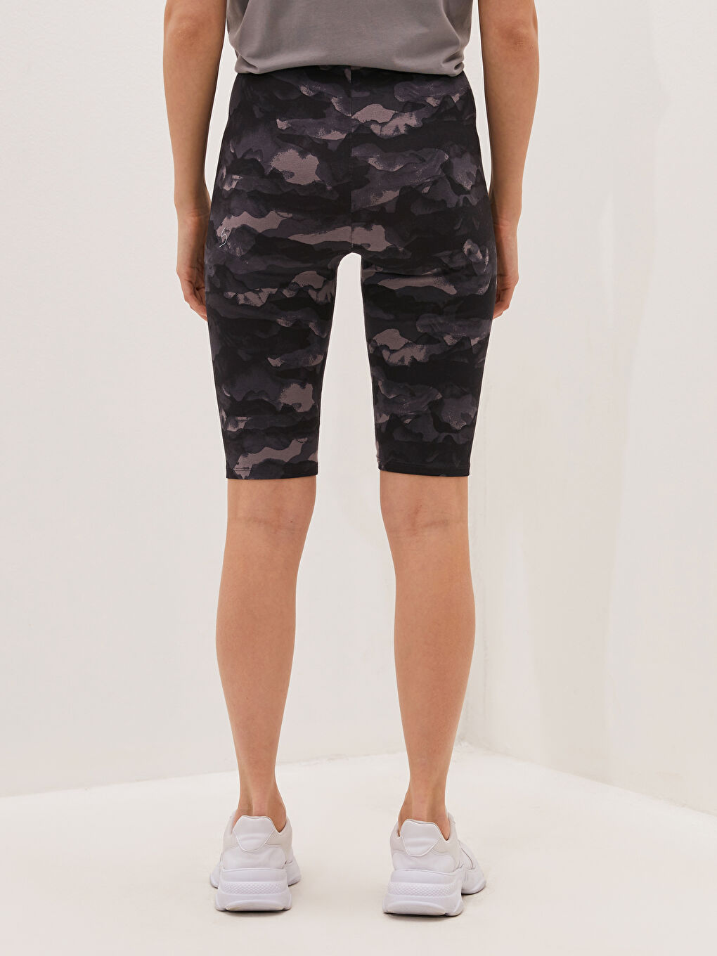 Siyah Beli Lastikli Desenli Kadın Tayt-4