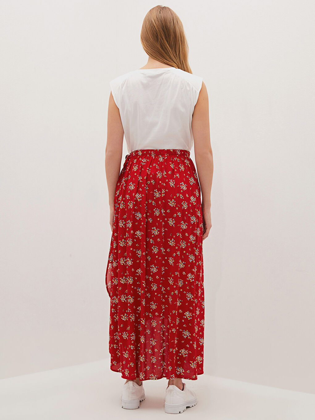 Kırmızı Beli Lastikli Çiçek Baskılı Bağlama Detaylı Krinkle Kumaş Kadın Etek-1