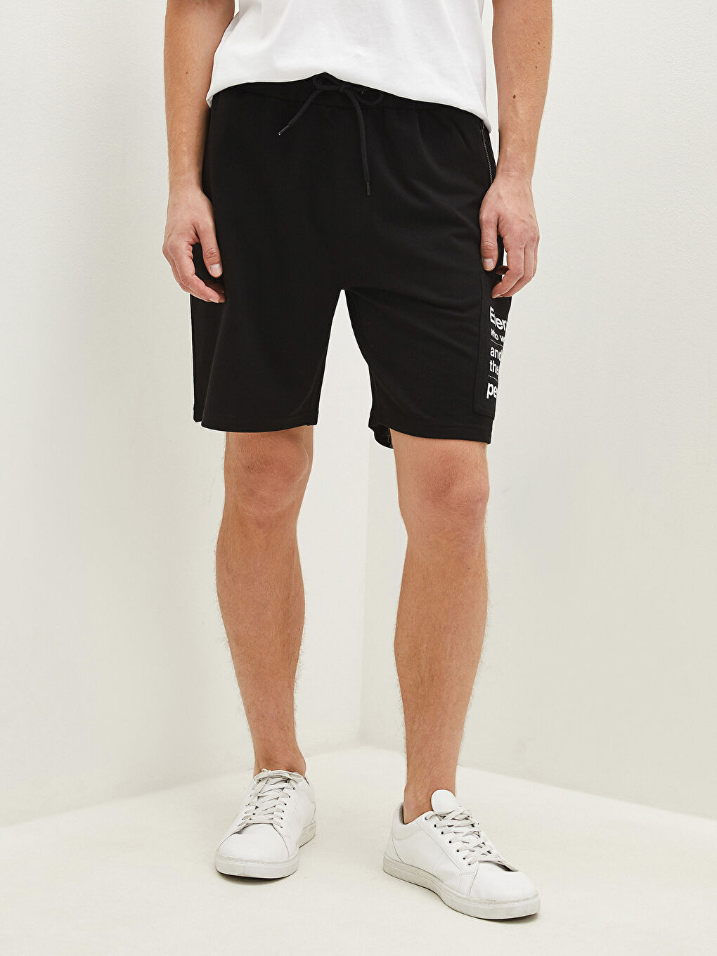 Siyah Standart Kalıp Baskılı Erkek Spor Şort-3