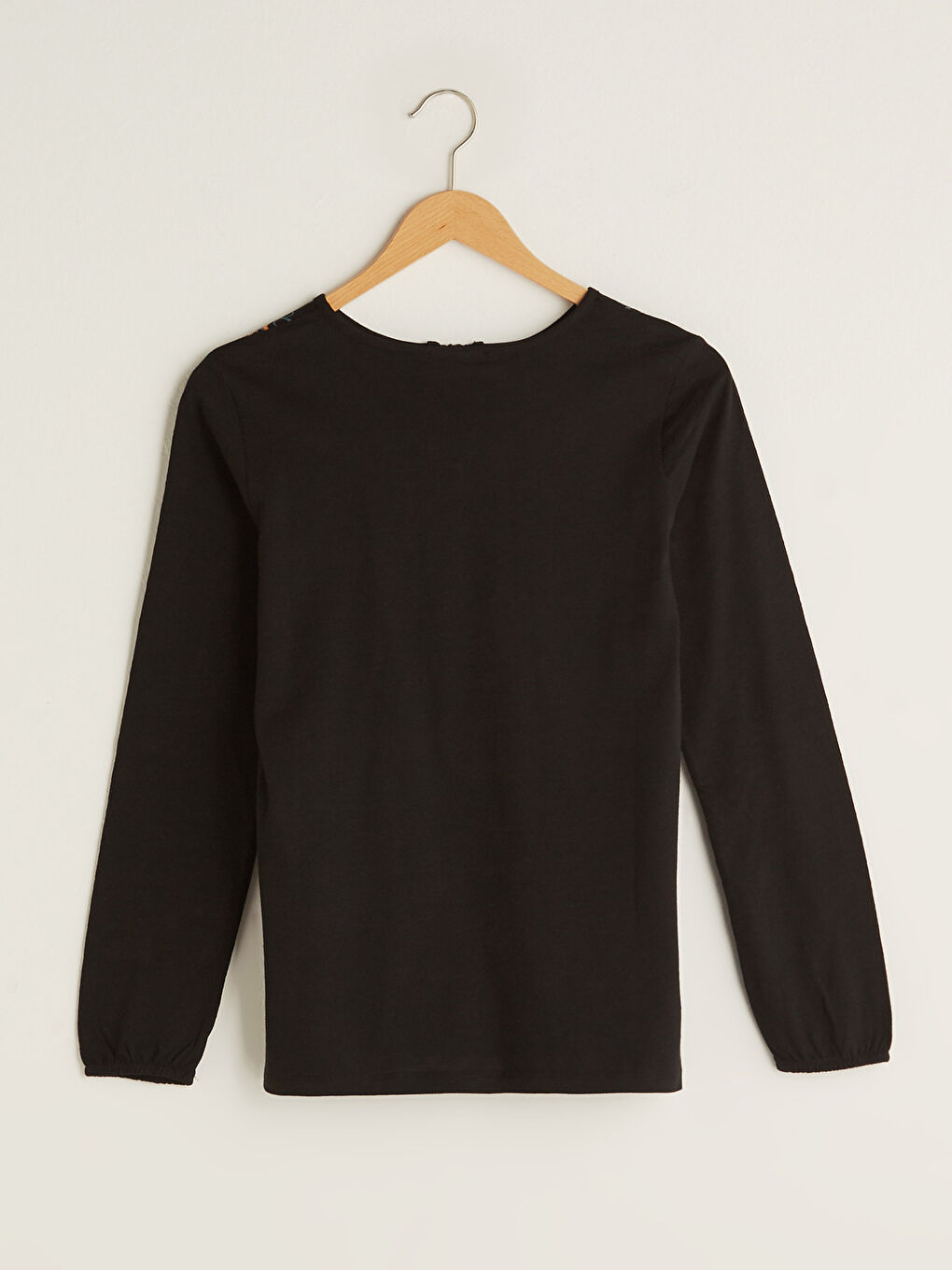 بلوزة نسائية بأكمام طويلة مطبوعة برقبة مربوطة من القطن-5