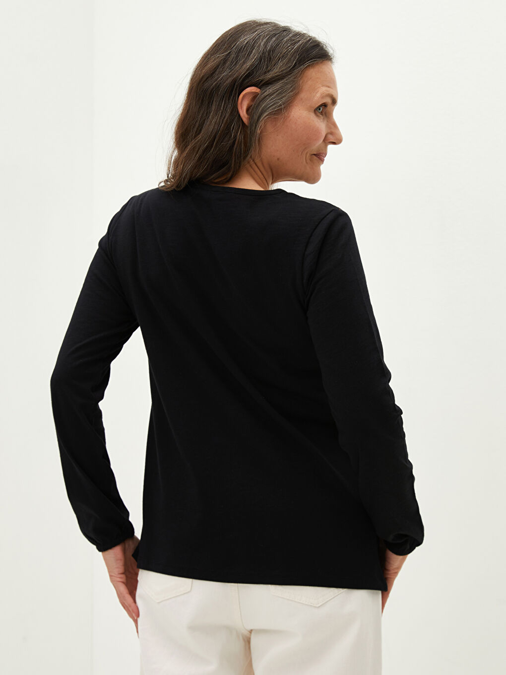 بلوزة نسائية بأكمام طويلة مطبوعة برقبة مربوطة من القطن-2