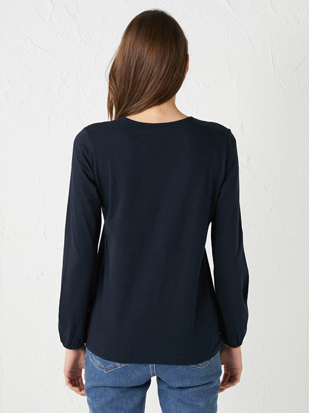 بلوزة نسائية بأكمام طويلة مطبوعة برقبة مربوطة من القطن-3