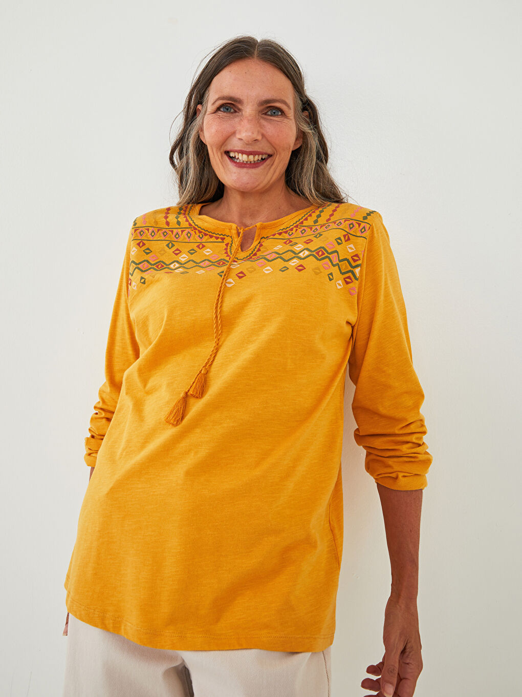 Sarı Bağlamalı Yaka Baskılı Uzun Kollu Pamuklu Kadın Bluz-1