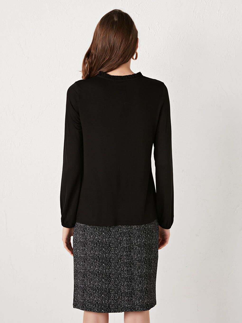 Siyah Bağlamalı Yaka Fırfır Detaylı Uzun Kollu Dökümlü Kumaş Kadın Bluz-7