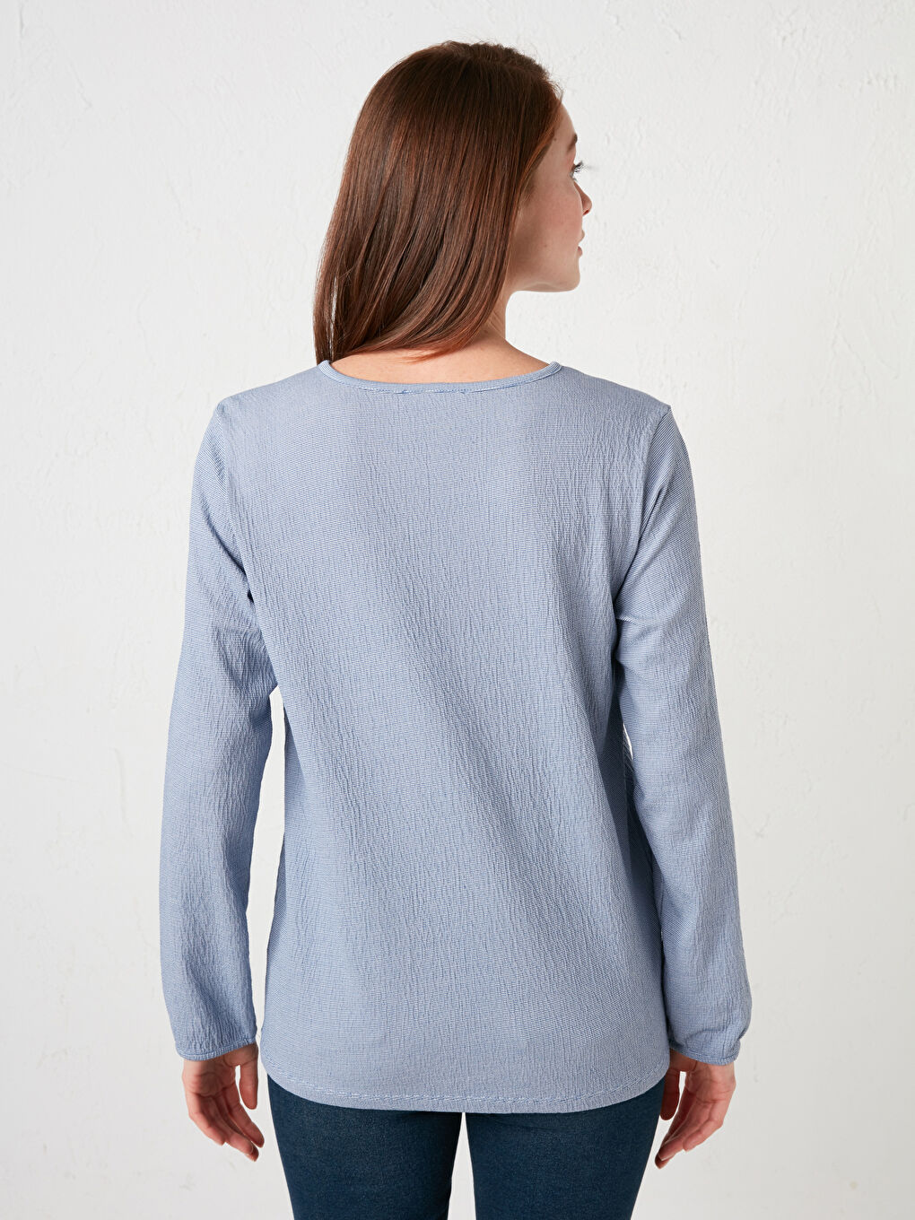 Mavi Bağlamalı Yaka Nakışlı Uzun Kollu Kadın Bluz-5