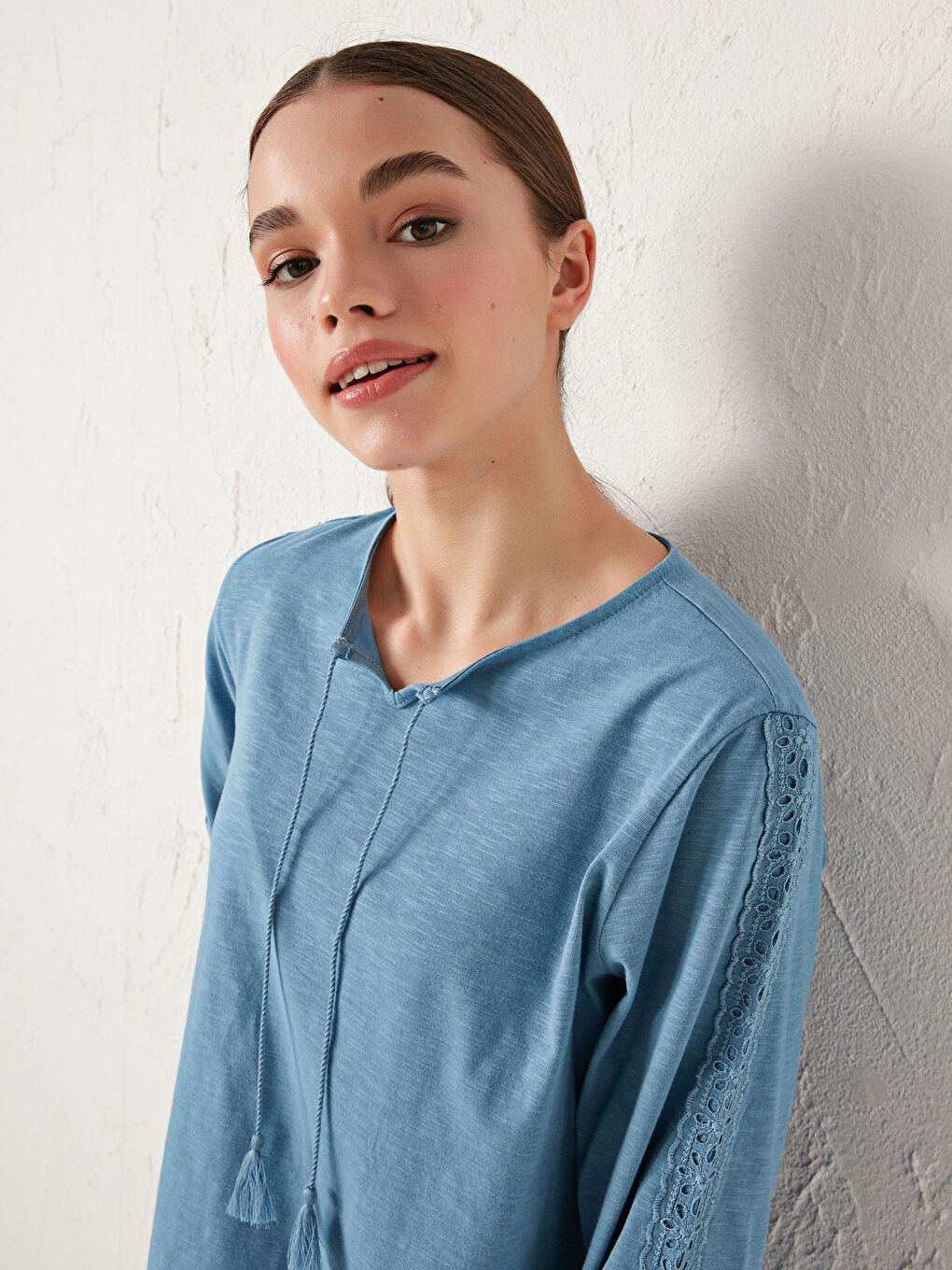 Mavi Bağlamalı Yaka Dantel Detaylı Uzun Kollu Pamuklu Kadın Bluz-2