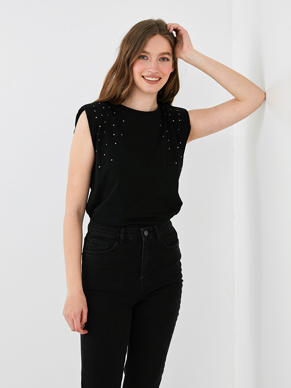 Siyah Bisiklet Yaka Taşlı Kolsuz Pamuklu Kadın Tişört-1