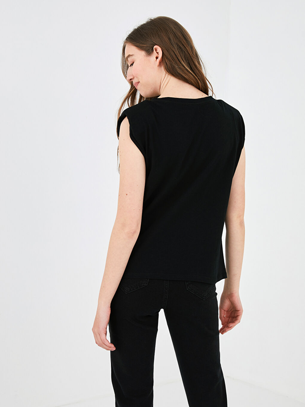 Siyah Bisiklet Yaka Taşlı Kolsuz Pamuklu Kadın Tişört-3