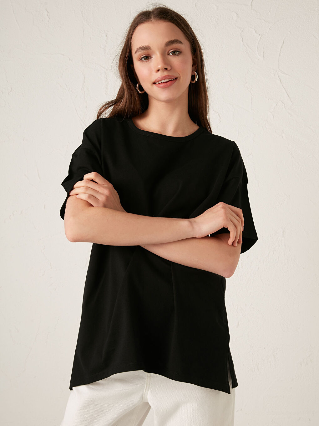 Siyah Bisiklet Yaka Düz Kısa Kollu Pamuklu Kadın Tişört