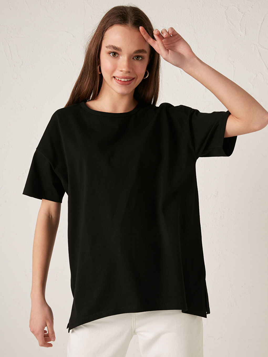 Siyah Bisiklet Yaka Düz Kısa Kollu Pamuklu Kadın Tişört-1